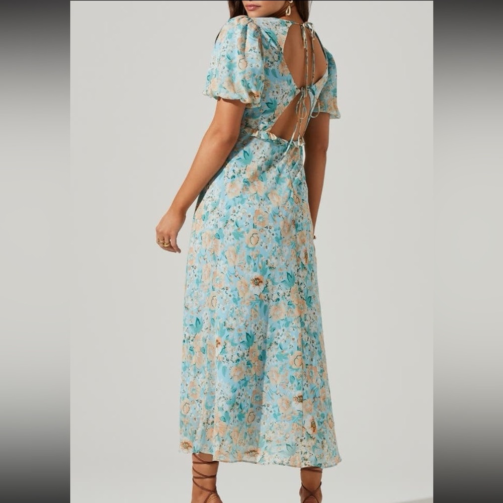 Esperanza Floral Back Cutout Midi Dress
ASTR the Label Size Medium - Picture 2 of 8